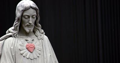 Finding my Self again in Jesus - Statue of Jesus with kind, soft expression and sacred heart blooming on his chest